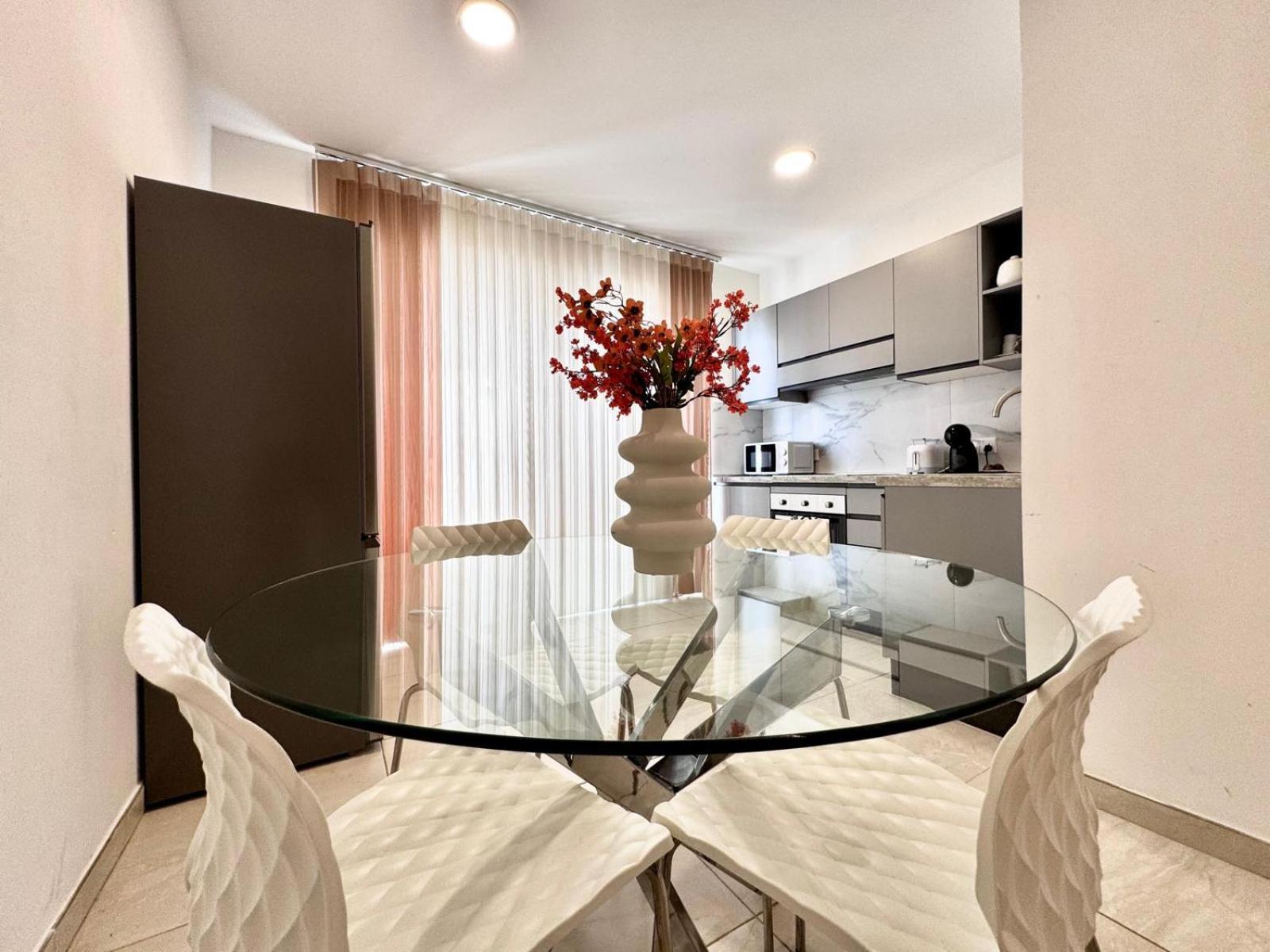 Apartamento Modern Retreat In The Heart Of St Julians San Julián Exterior foto
